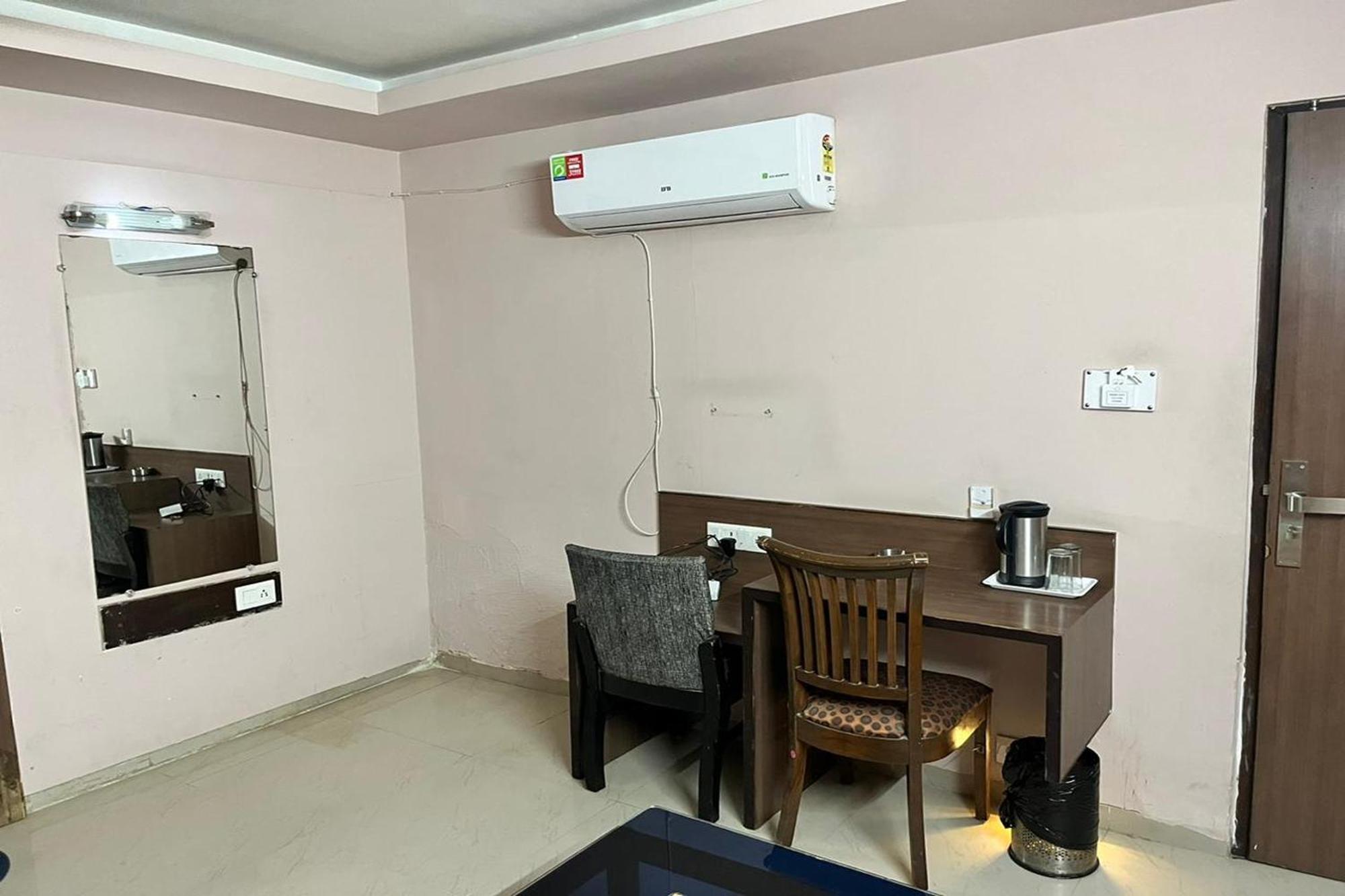 Hotel Shailly Inn Ahmedabad Esterno foto