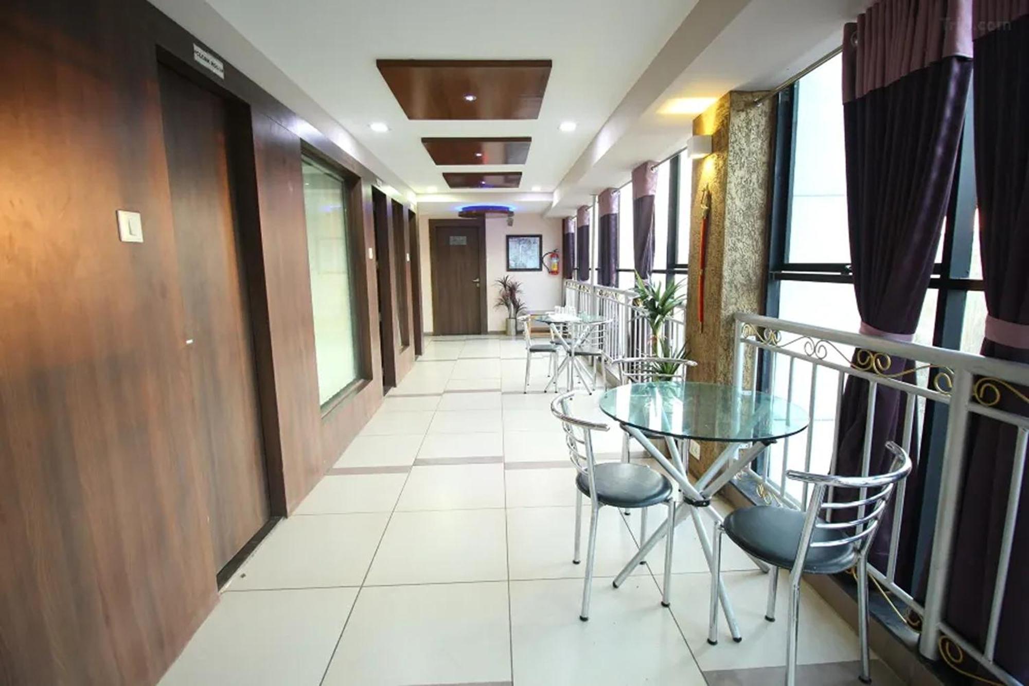 Hotel Shailly Inn Ahmedabad Esterno foto