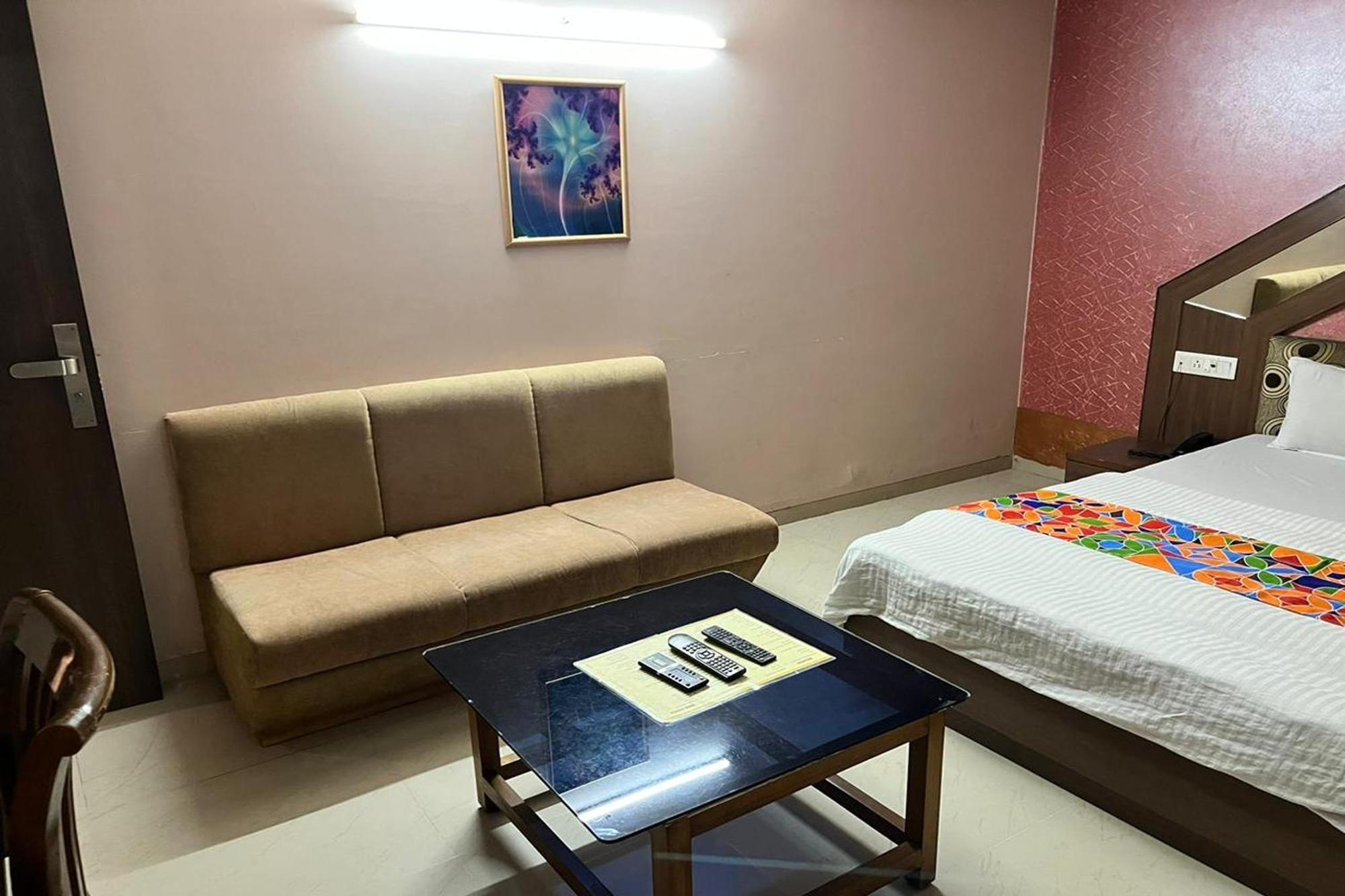 Hotel Shailly Inn Ahmedabad Esterno foto