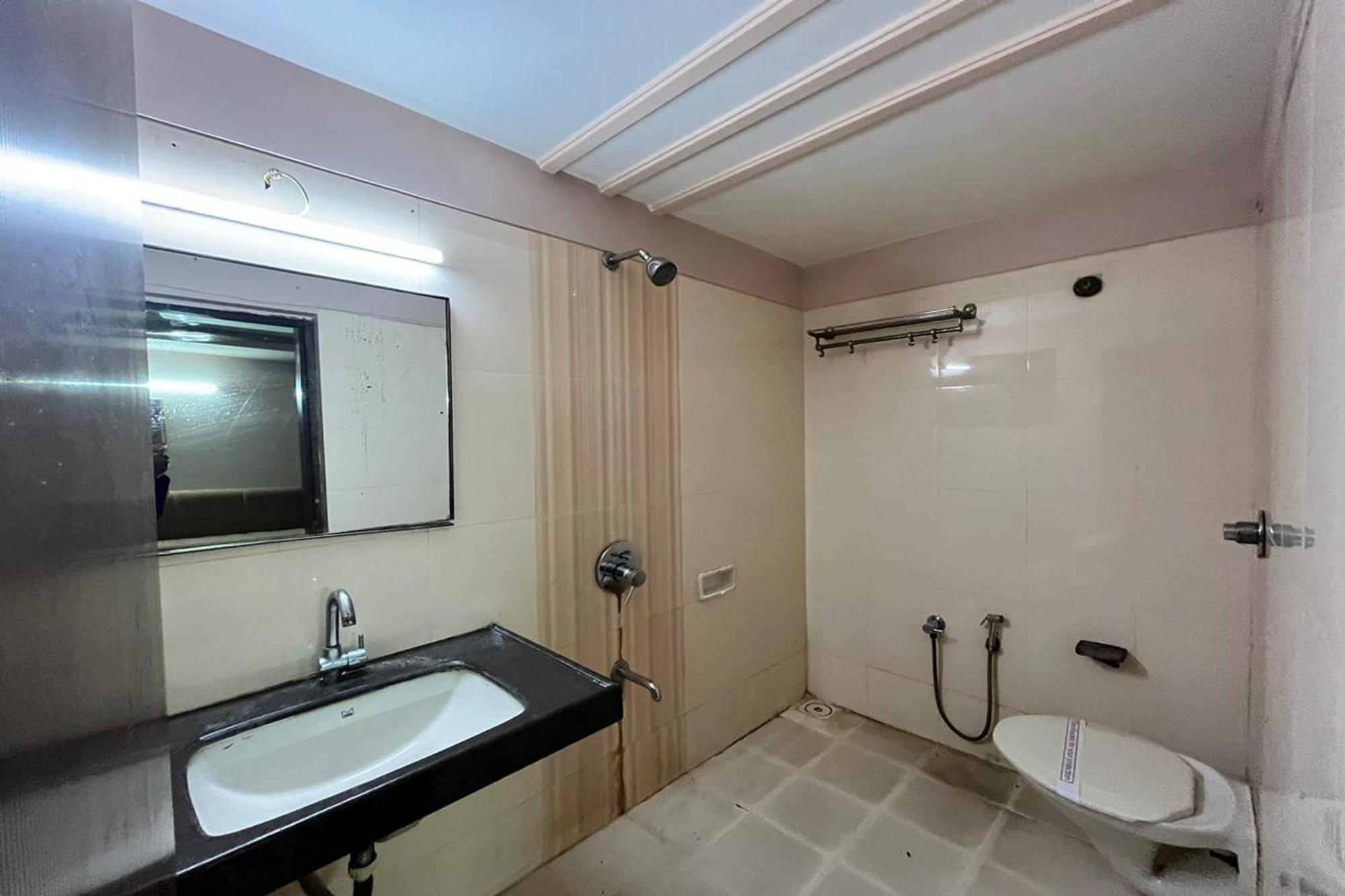 Hotel Shailly Inn Ahmedabad Esterno foto