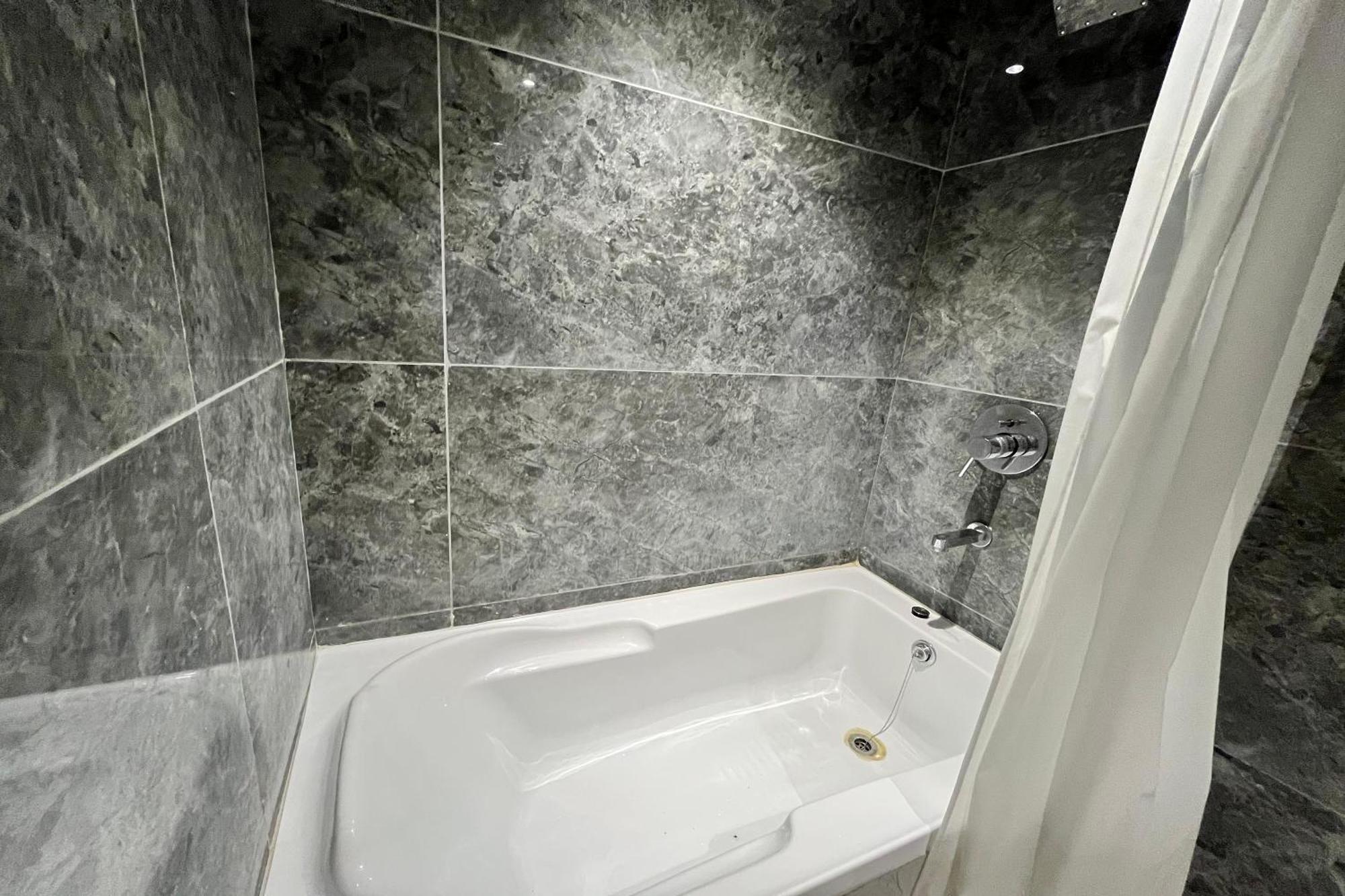 Hotel Shailly Inn Ahmedabad Esterno foto